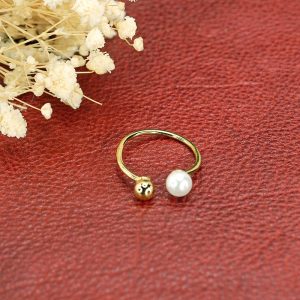 Bague acier doré et nacre avec perle